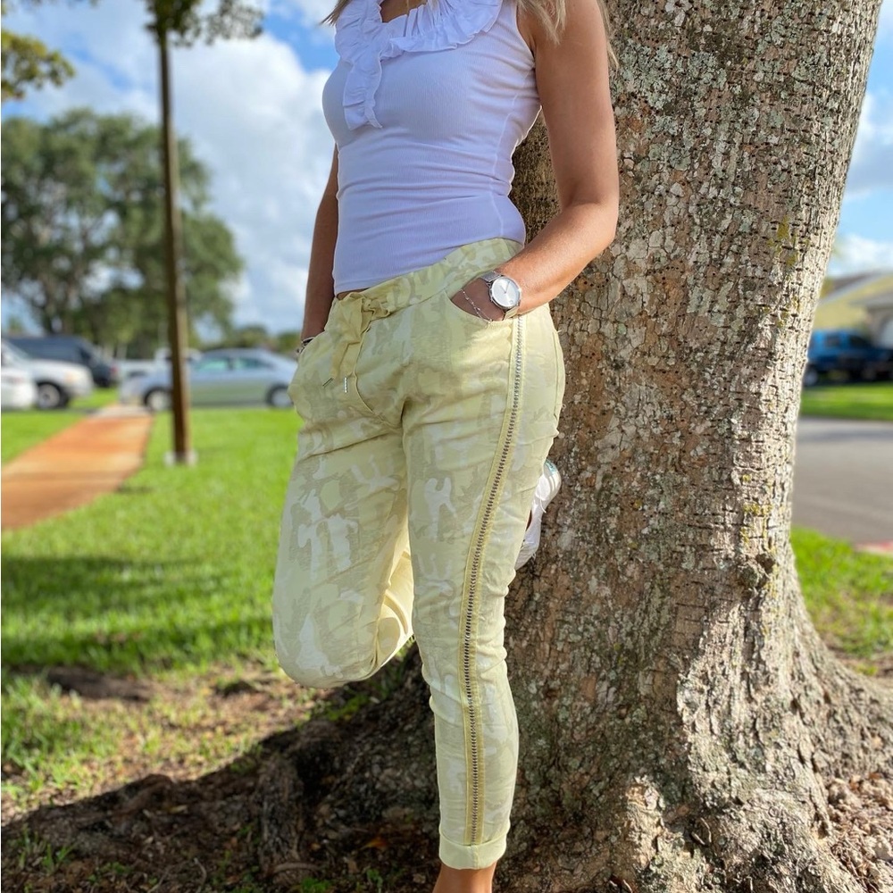 Yellow jogger with metallic trim